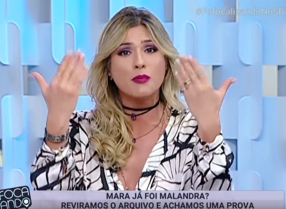 Apresentadora defende clipe de funkeira carioca (Divulgação/SBT)