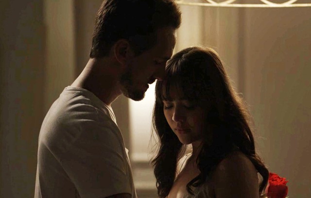 Rafael (Igor Angelkorte) e Laura (Bella Piero) de O Outro Lado do Paraiso