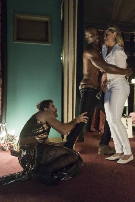 Samuel (Eriberto Leao), Suzy (Ellen Rocche) e Cido (Rafael Zulu) de O Outro Lado do Paraiso
