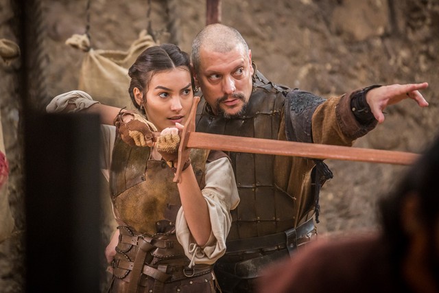 Selena (Marina Moschen) e Romero (Marcello Airoldi) de Deus Salve o Rei