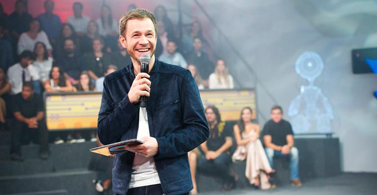 Tiago Leifert comemora a estreia do BBB18 (Divulgação)