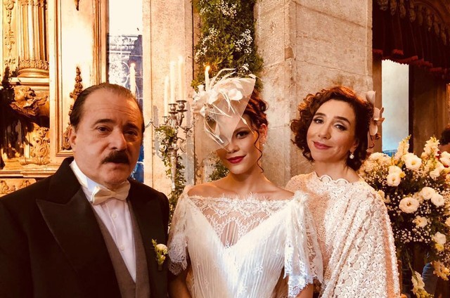 Tony Ramos, Vitoria Strada e Marisa Orth nos bastidores de Tempo de Amar