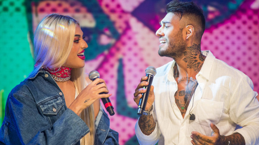 Lucas Lucco e Pablo Vittar no palco do Fantástico