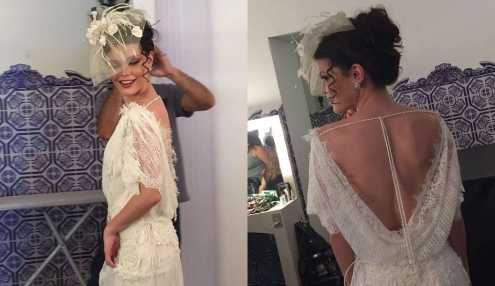 Vitoria Strada com vestido e noiva para o casamento de Maria Vitoria de Tempo de Amar