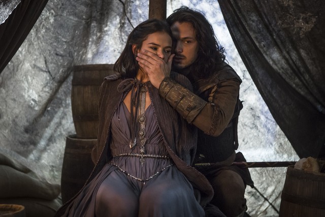 Catarina (Bruna Marquezine) e Afonso (Romulo Estrela) de Deus Salve o Rei