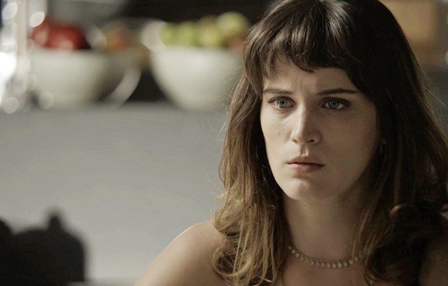 Clara (Bianca Bin) de O Outro Lado do Paraiso