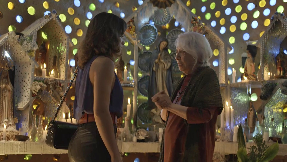 Clara (Bianca Bin) e Mercedes (Fernanda Montenegro) de O Outro Lado do Paraiso