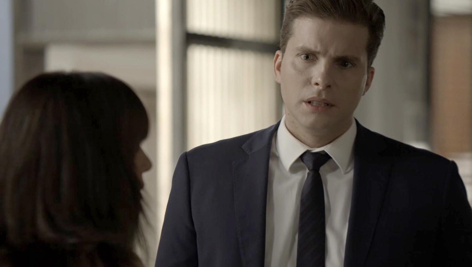 Clara (Bianca Bin) e Patrick (Thiago Fragoso) em O Outro Lado do Paraíso