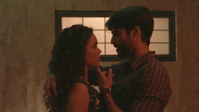Cleo (Giovana Cordeiro) e Xodo (Anderson Tomazini) de O Outro Lado do Paraiso
