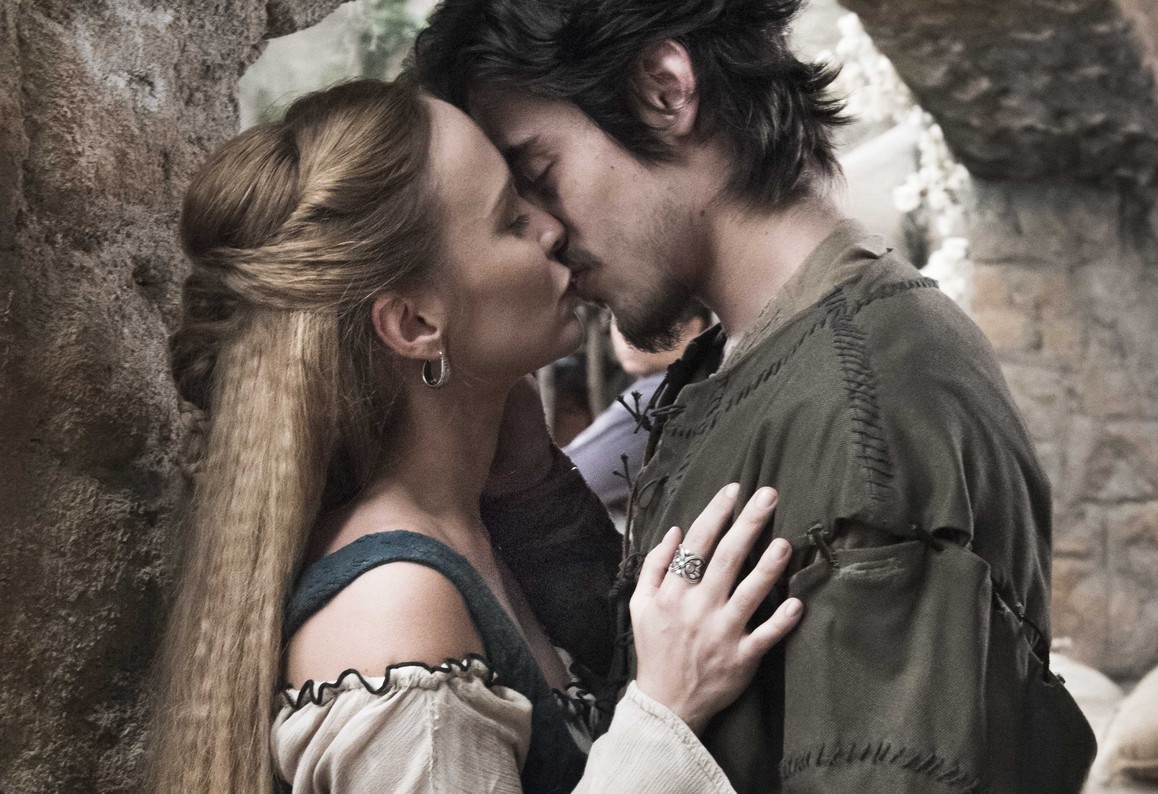 Diana (Fernanda Nobre) e Tiago (Vinicius Redd) de Deus Salve o Rei