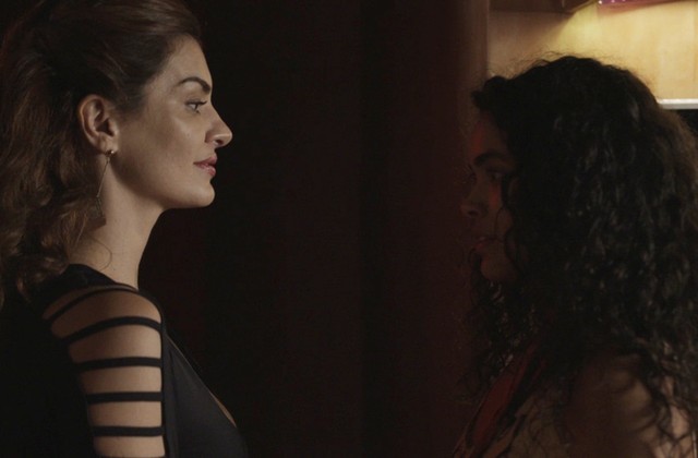 Leandra (Mayana Neiva) e Cleo (Giovana Cordeiro) de O Outro Lado do Paraiso
