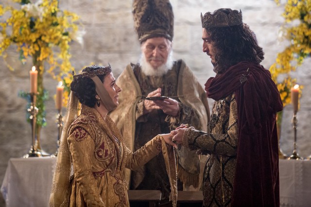 Lucrécia (Tatá Werneck) e Rodolfo (Johnny Massaro) de Deus Salve o Rei