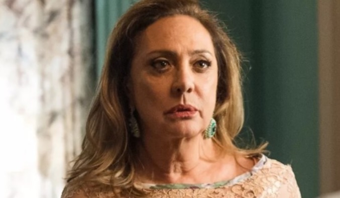 Nádia (Eliane Giardini) de O Outro Lado do Paraíso