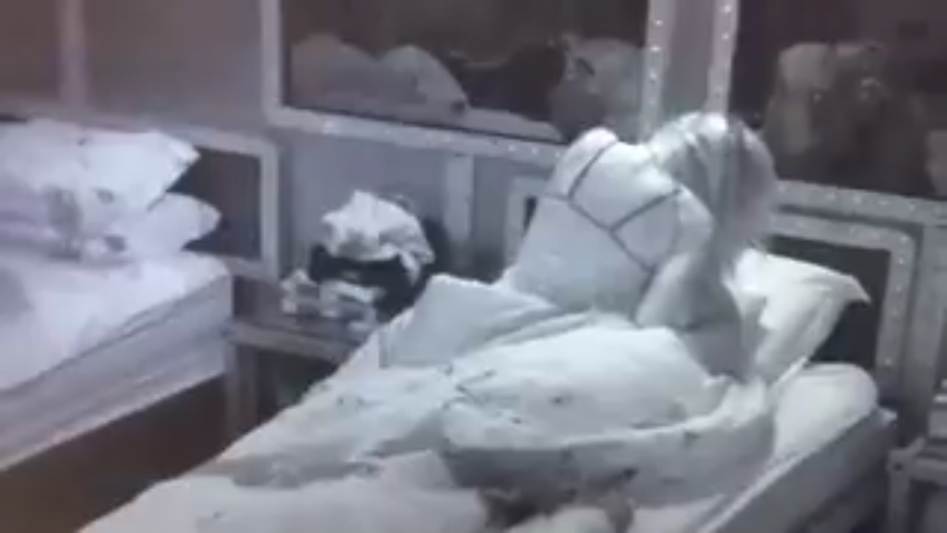 Internautas supõem que Lucas tenha masturbado Jéssica durante a madrugada no BBB 18