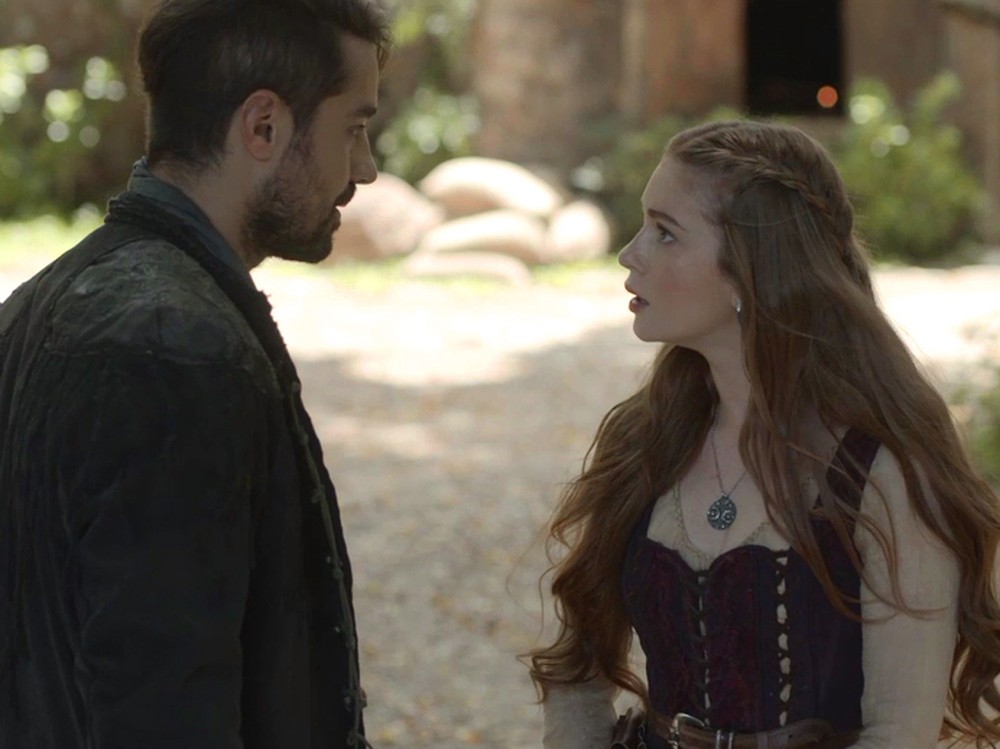 Virgilio (Ricardo Pereira) e Amalia (Marina Ruy Barbosa) de Deus Salve o Rei