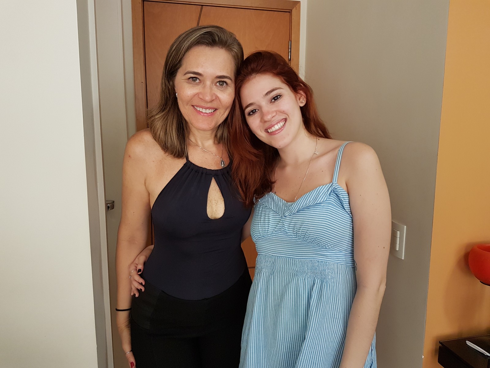 Ana Clara posa em foto com Eva no BBB18 (Reprodução: TV Globo)
