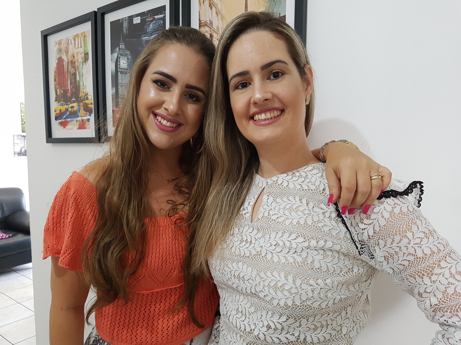Patrícia do BBB18 ao lado de sua irmã, Priscila (Reprodução: TV Globo)