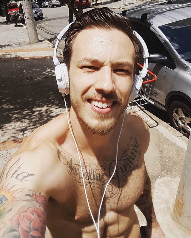 Gabriel Cartolano curte momento de lazer fora das câmeras (Reprodução: Instagram)