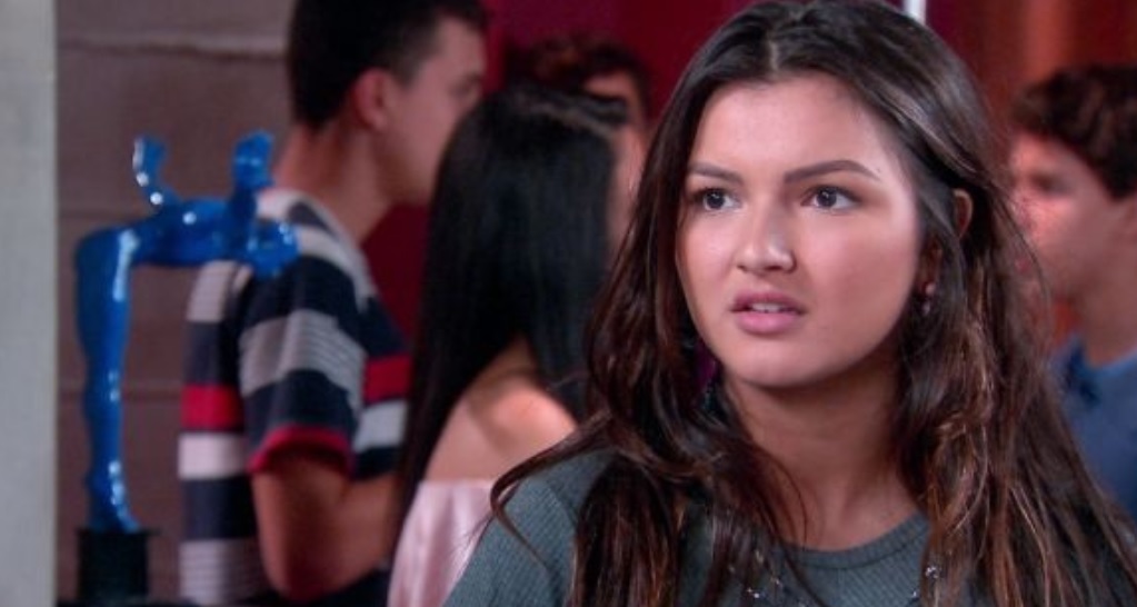 Cassandra (Barbara Maia) de Carinha de Anjo