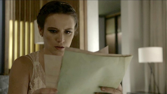 Clara (Bianca Bin) de O Outro Lado do Paraiso