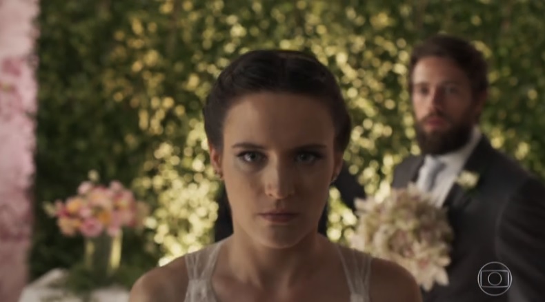 Clara (Bianca Bin) e Renato (Rafael Cardoso) de O Outro Lado do Paraiso