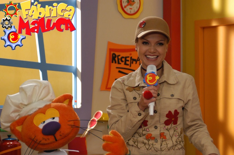 Eliana e o boneco Mestre Coco no programa Eliana na Fábrica Maluca