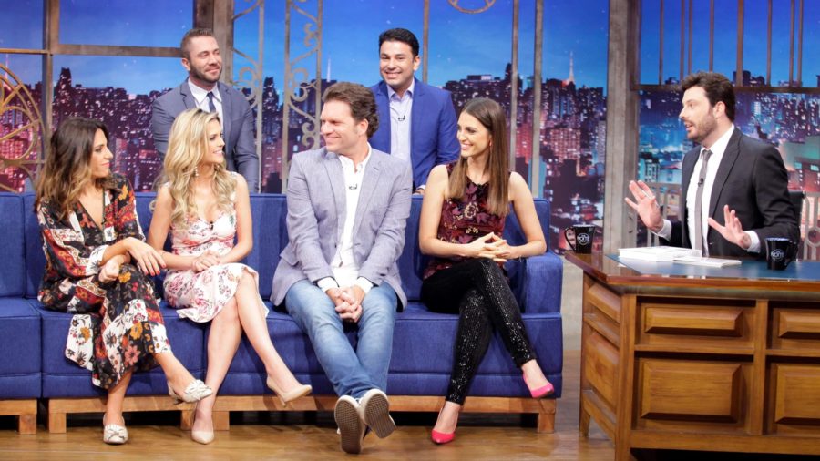 Danilo Gentili recebe os apresentadores do Fábrica de Casamentos no The Noite