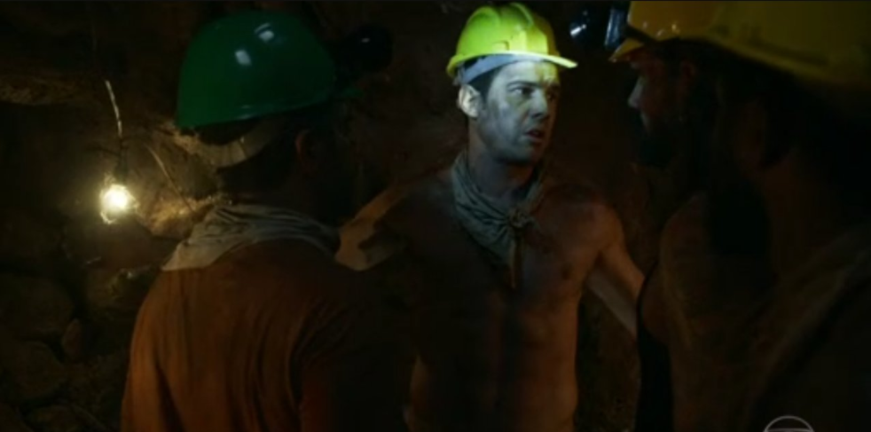 Gael sem camisa chama atenção de internautas em O Outro Lado do Paraíso (Reprodução/Globo)