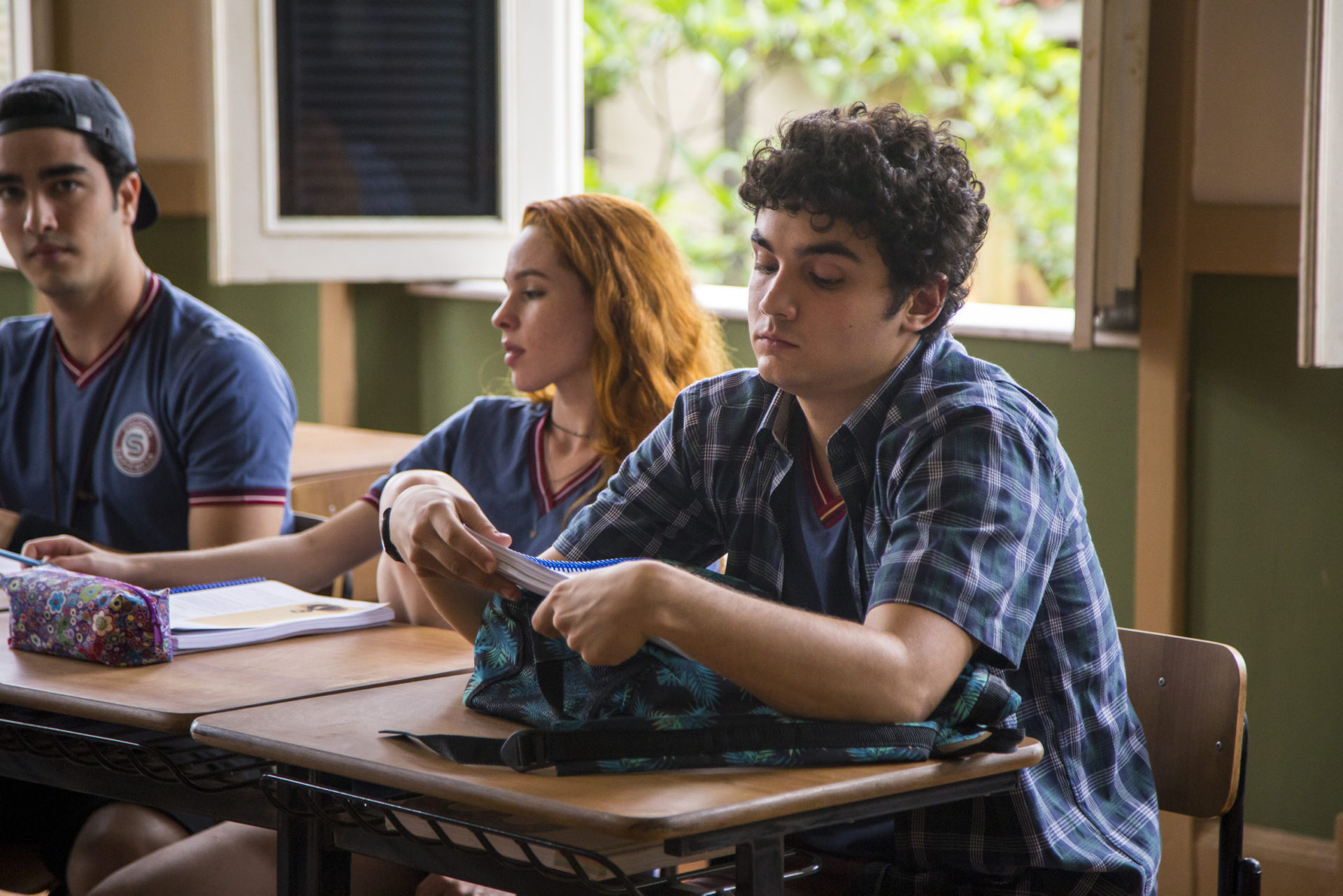Hugo (Leonardo Bittencourt) e Kavaco (Gabriel Contente) aéreo em Malhação: Vidas Brasileiras