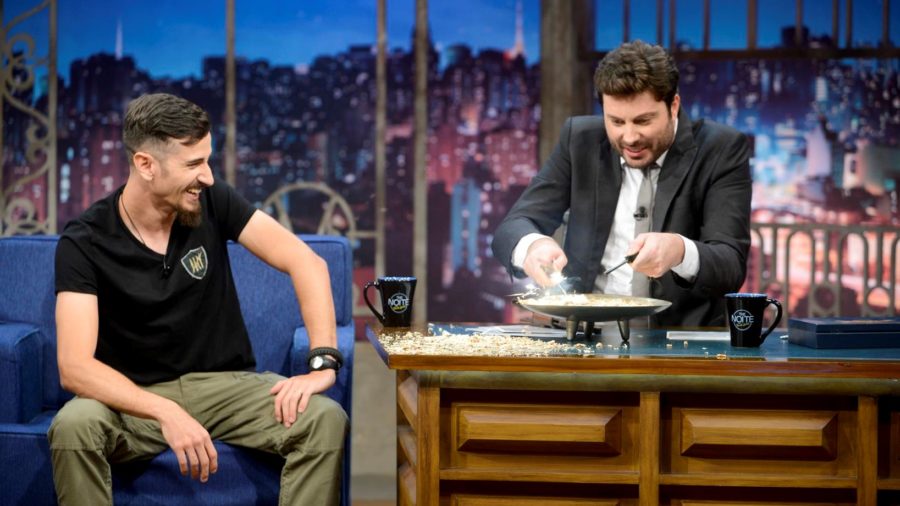Julio Lobo e Danilo Gentili no The Noite