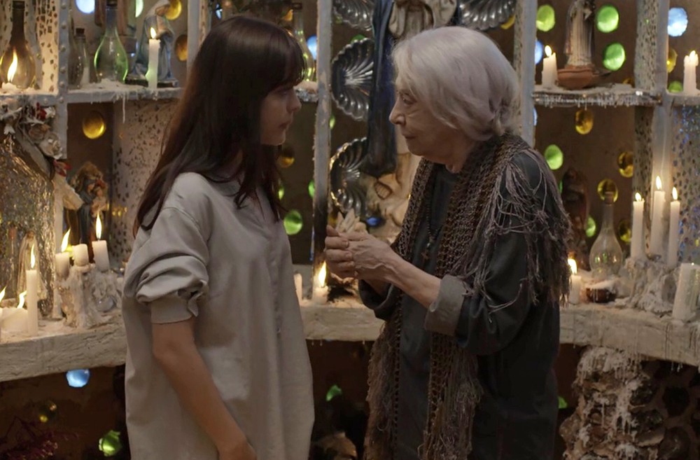 Laura (Bella Piero) e Mercedes (Fernanda Montenegro) de O Outro Lado do Paraiso