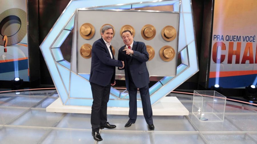 Programa Raul Gil recebe Marco Antonio Villa no Pra Quem Você Tira o Chapéu