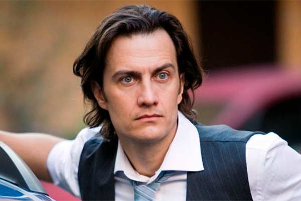 Tony Castellamare (Gabriel Braga Nunes), protagonista de Poder Paralelo