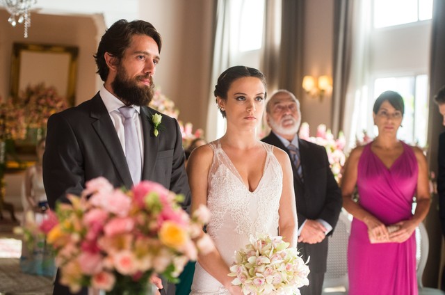 Renato (Rafael Cardoso) e Clara (Bianca Bin) de O Outro Lado do Paraiso 1