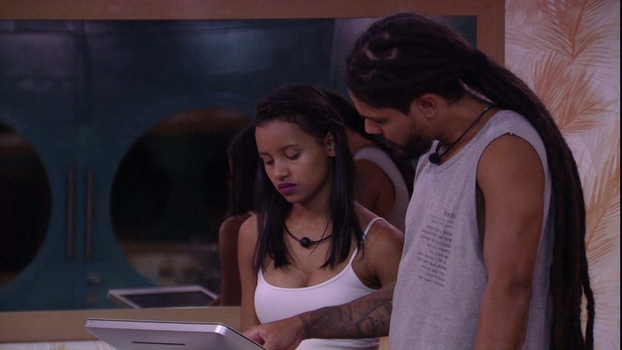 Gleici e Viegas fazem as compras da semana no BBB18 (Divulgação)