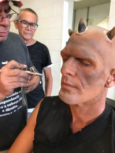 Guilherme Chelucci se caracterizando como Satanás em Apocalipse