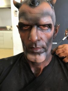 Guilherme Chelucci se caracterizando como Satanás em Apocalipse