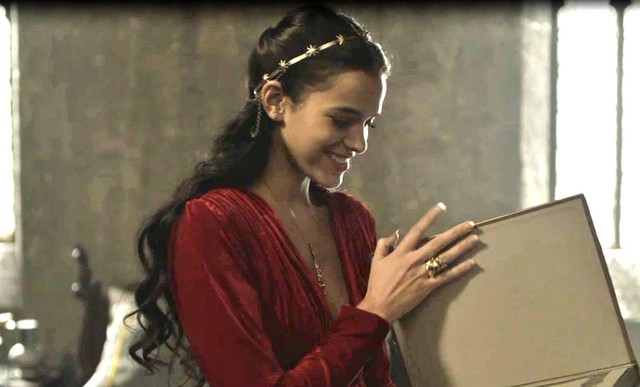 Catarina (Bruna Marquezine) de Deus Salve o Rei