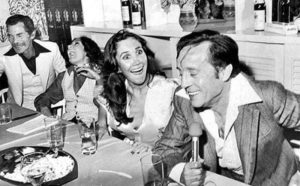 Parte do elenco do seriado Chaves, em foto rara