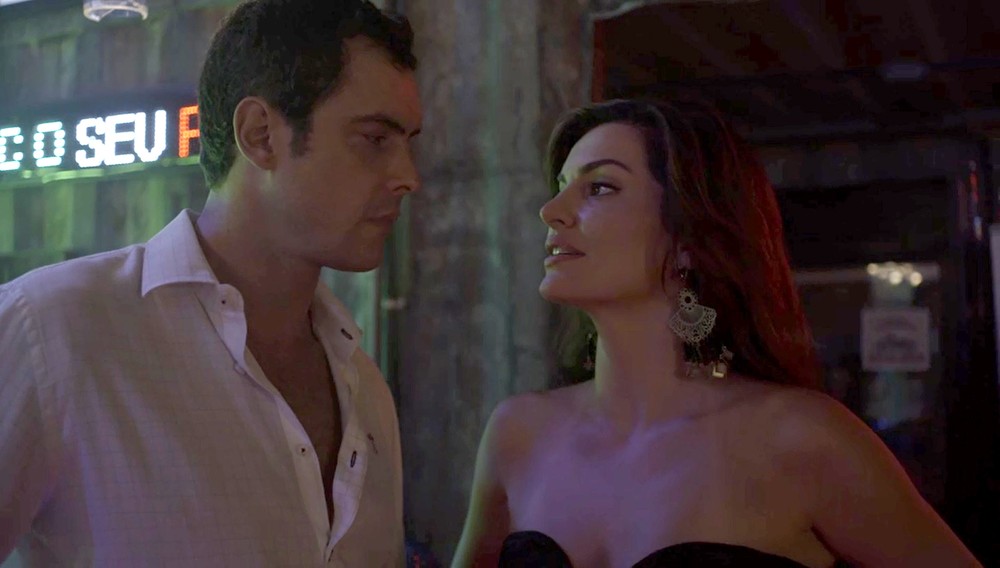 Gael (Sergio Guize) e Leandra (Mayana Neiva) de O Outro Lado do Paraiso