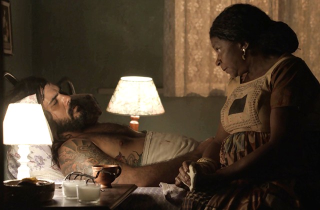 Mariano (Juliano Cazarre) e Grande Mae (Zeze Motta) de O Outro Lado do Paraiso