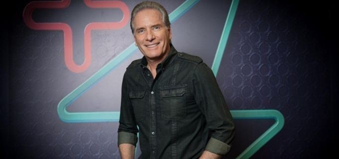 Roberto Justos apresentou o Power Couple na RecordTV (Divulgação)