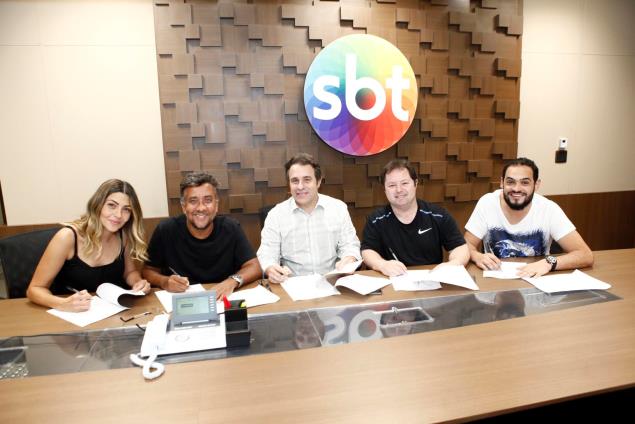 Principais humoristas de A Praça É Nossa renovam contrato com o SBT