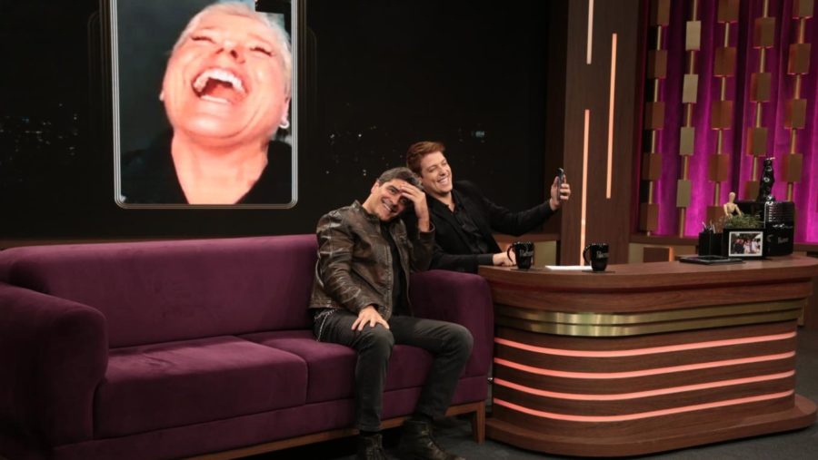 No Programa do Porchat, Junno Andrade conversa com Xuxa através de chamada de vídeo