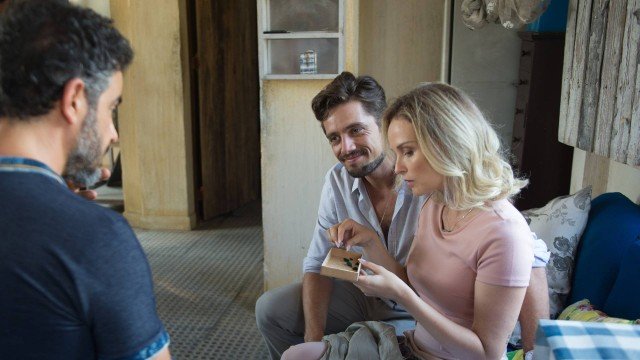 Renato (Rafael Cardoso), Fabiana (Fernanda Rodrigues) e Juvenal (Anderson Di Rizzi) de O Outro Lado do Paraiso
