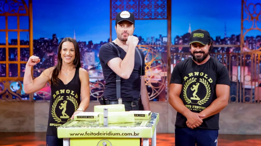 Paulo Morbio e Tati Faria com Danilo Gentili no The Noite