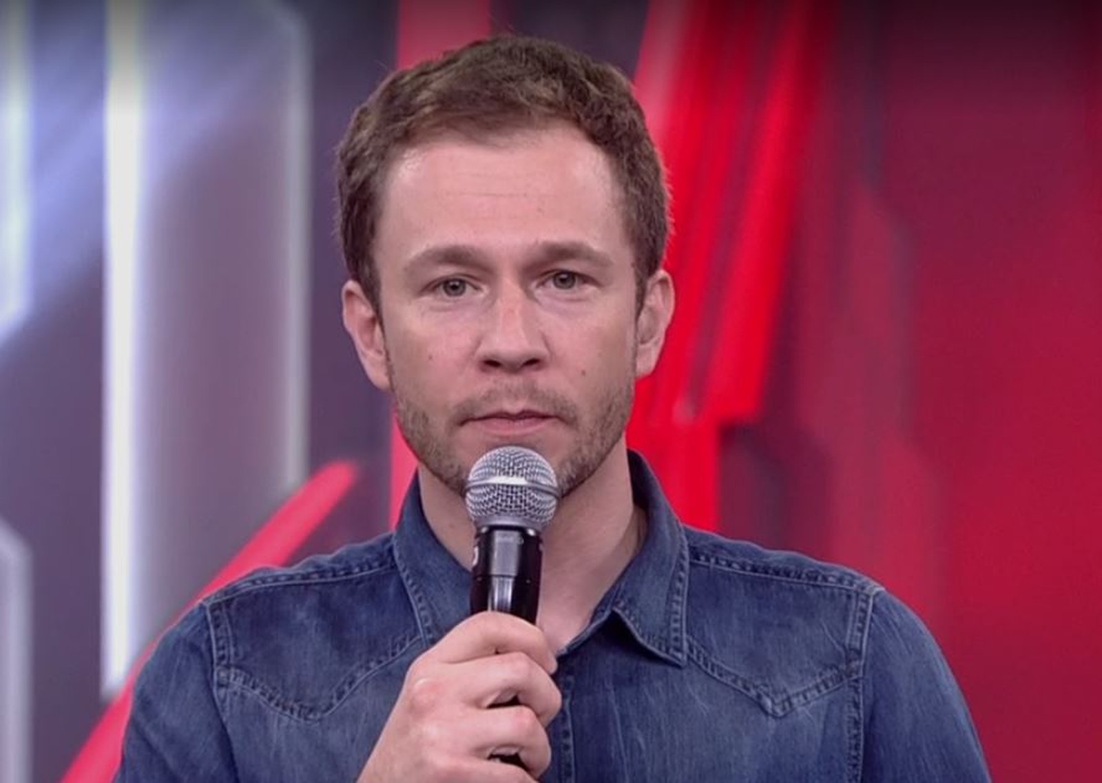Tiago Leifert apresenta o BBB18 (Divulgação)