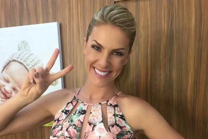 Apresentadora já comandou várias atrações na telinha (Divulgação/TV Record)