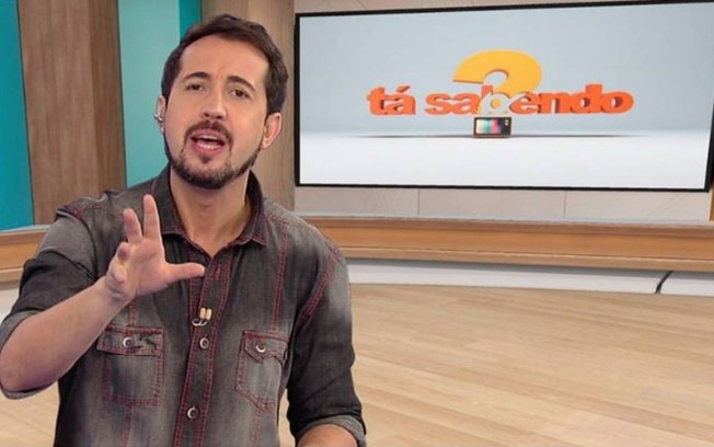 Thiago Rocha à frente do Tá Sabendo? na RedeTV! (Divulgação)