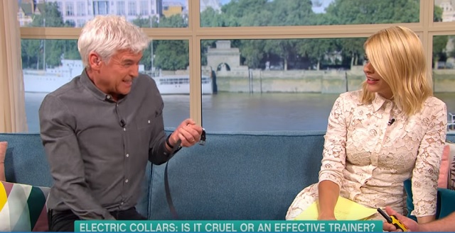 Apresentador Phillip Schofield toma choque ao vivo na TV britânica